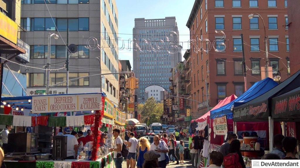 Aus Little Italy: Auf der anderen Straßenseite ist Chinatown