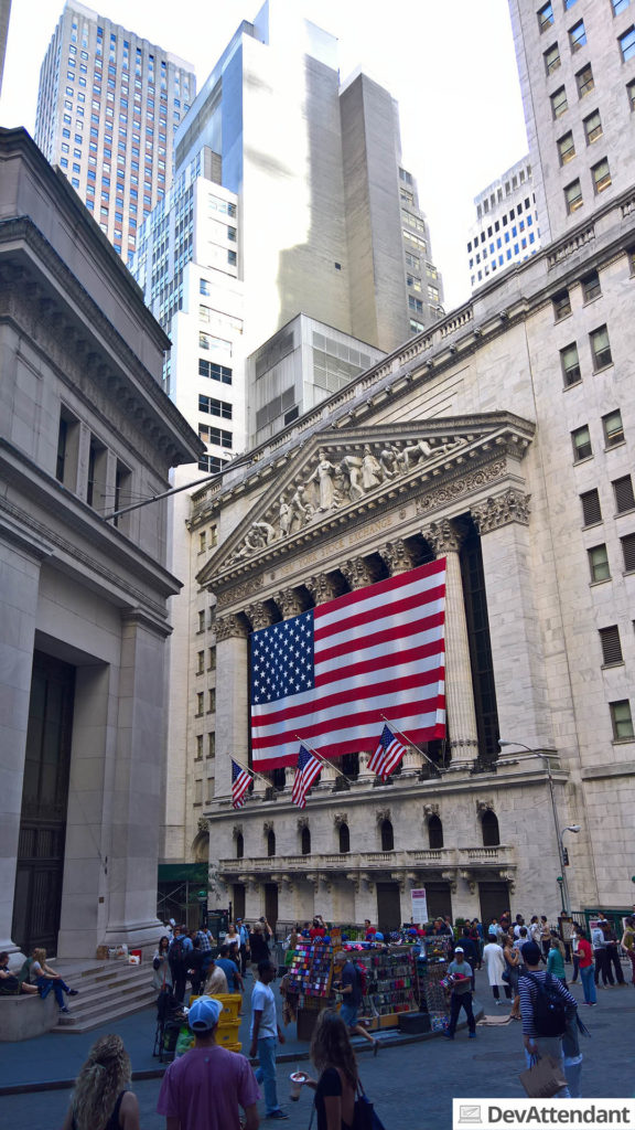 New York Stock Exchange mit Flagge...