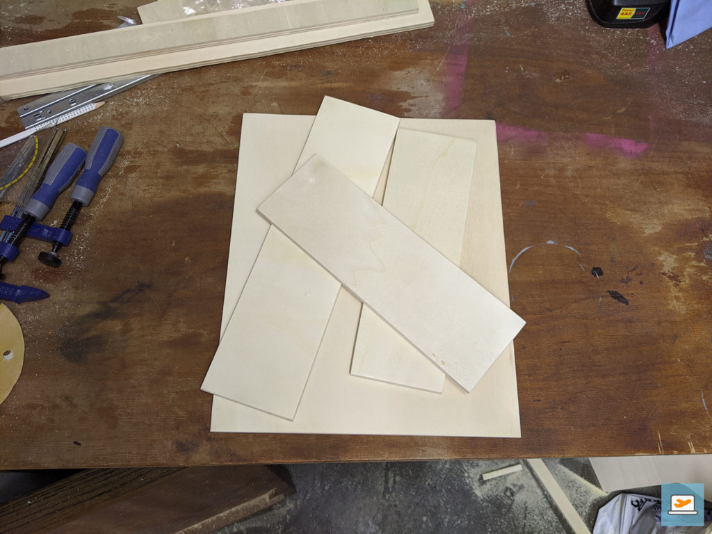 Aus vier Stücken Holz entstand der Rohbau meiner ersten selbstgebauten Schublade