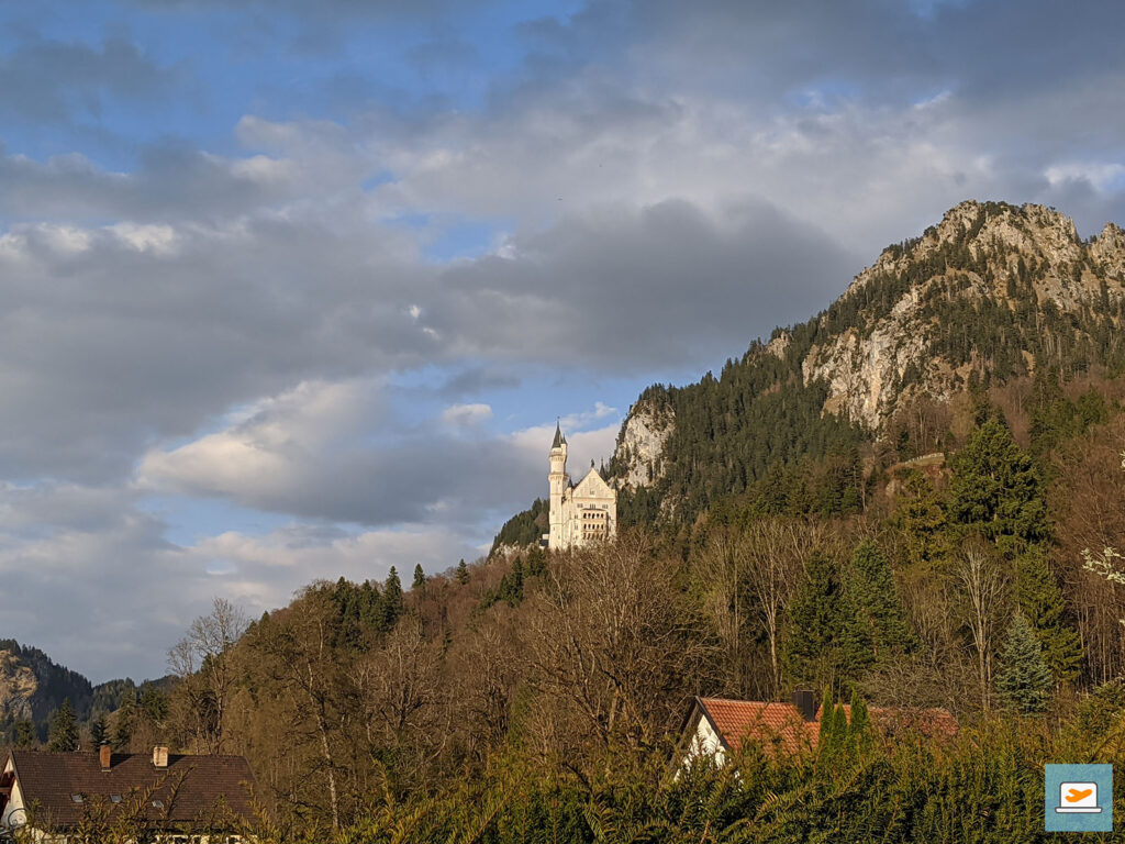 Schloss Neuschwanstein von weitem...