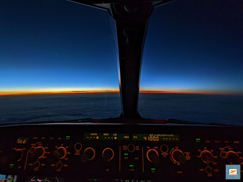 Ein letzter Sonnenaufgang im Cockpit ...