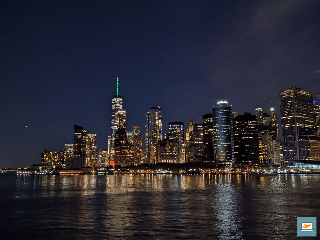 Die Skyline von Manhattan, dieses Mal bei Nacht