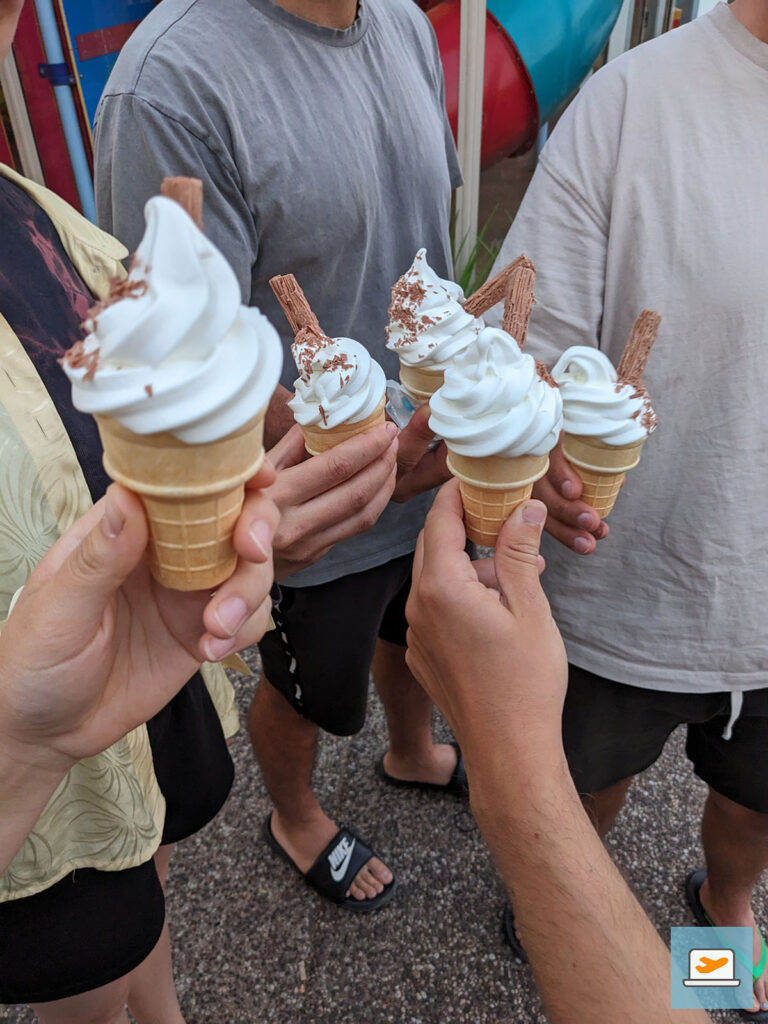 Zur Feier der 88 Tage gab es ein Macca's-Eis zum Anstoßen...