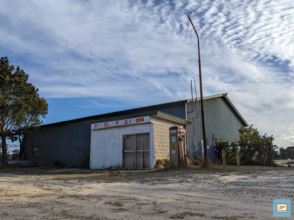 Eine verlassene Tankstelle unweit des Hostels