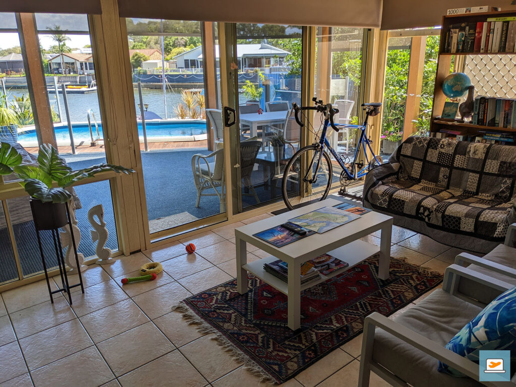 Hinten sind der Pool und Kanal zu erkennen