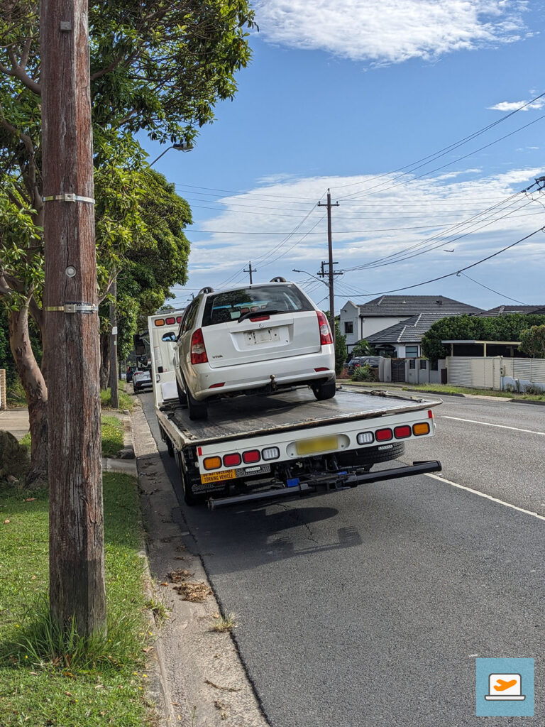 Um mein Auto musste ich mich auch noch kümmern - da jenes aber niemand kaufen wollte, endete es beim Schrotthändler, genauso wie mein erstes Auto in Deutschland