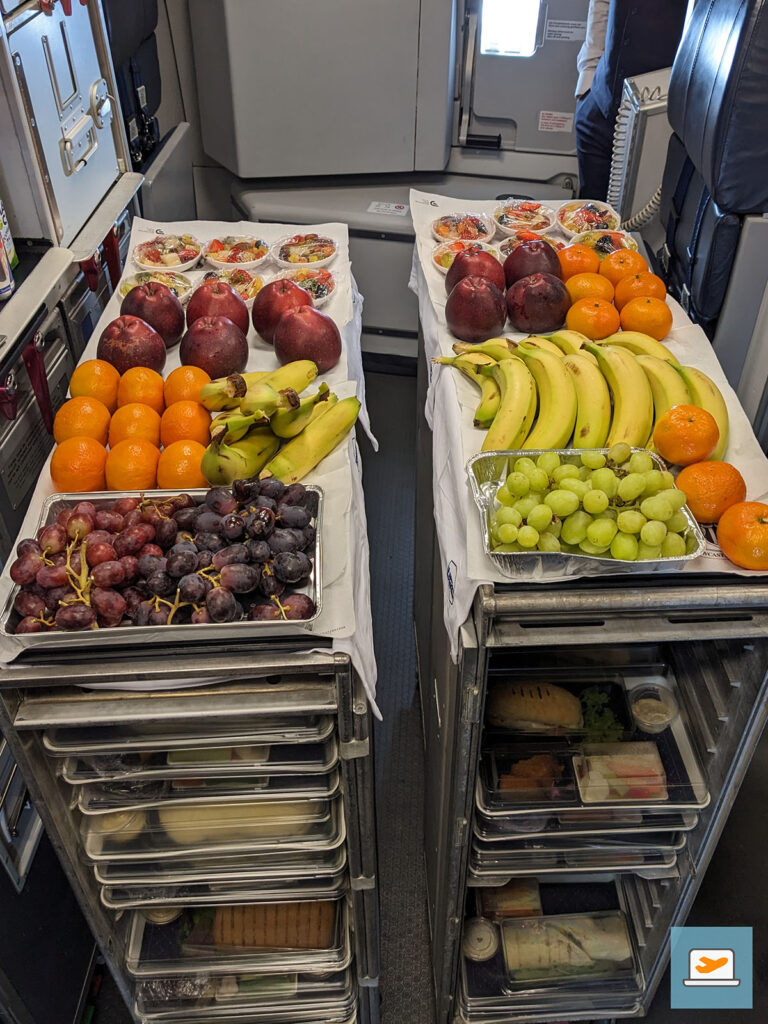 So viel Obst auf einmal habe ich in einem Flugzeug noch nie gesehen
